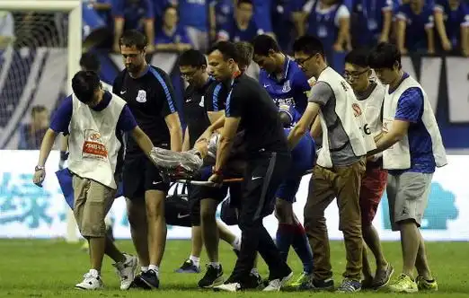 加拿大球员腿部重伤惊魂：体坛多项目接连曝出恐怖伤病潮
