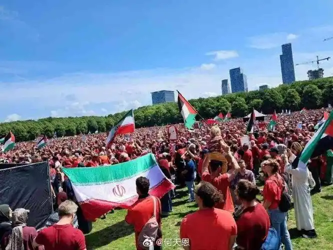 世界杯预选赛激战正酣：美国男篮客场击退新西兰，球迷狂热助威成赛场亮点